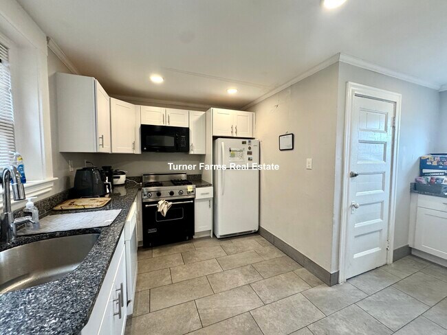 9 Upland Rd, Unit 8 in Cambridge, MA - Building Photo - Building Photo