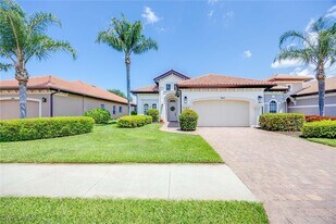 7863 Valencia Ct in Naples, FL - Building Photo