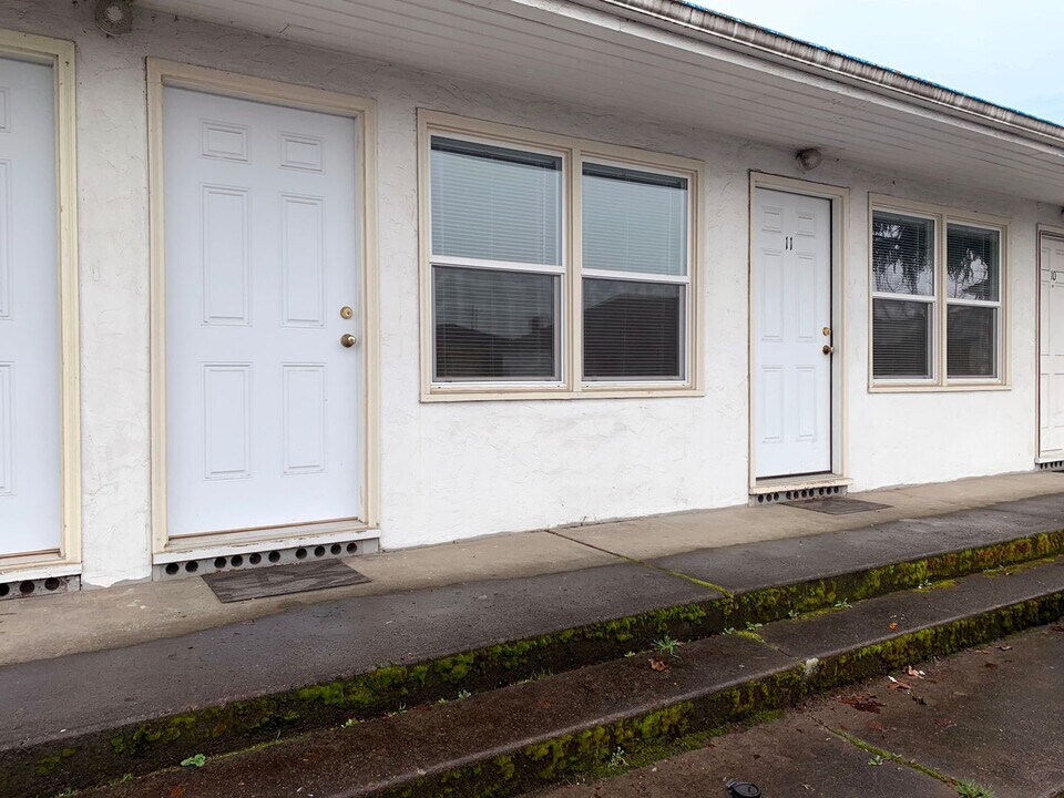 6939 NE Grand Ave in Portland, OR - Building Photo