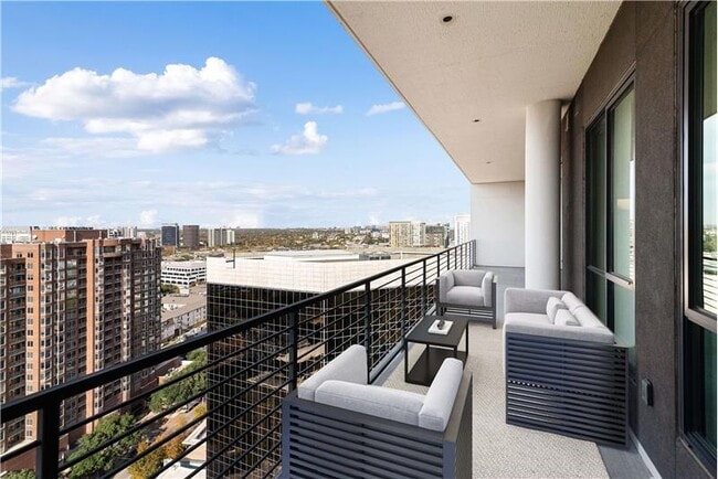 3201 McKinney Ave in Dallas, TX - Foto de edificio - Building Photo