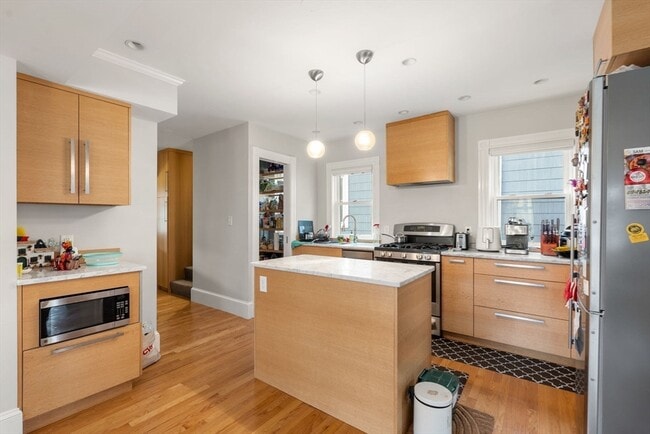8 Seven Pines Ave in Cambridge, MA - Building Photo - Building Photo