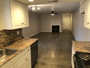 351 Fairmont Ave in Clovis, CA - Building Photo - Building Photo