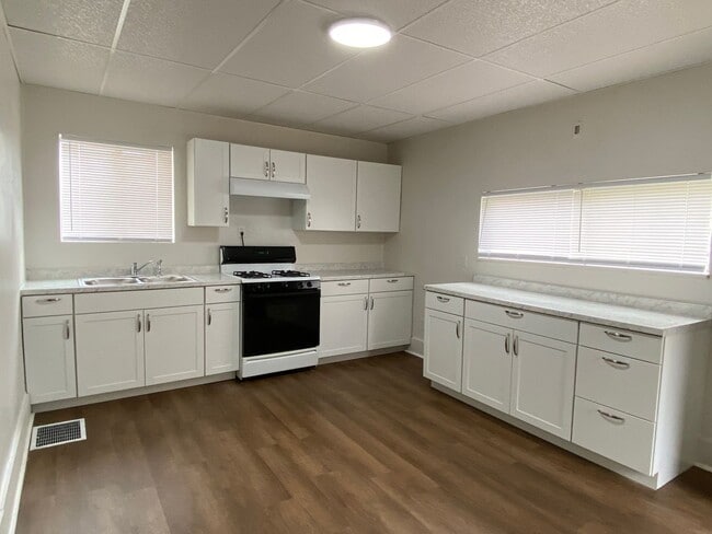 200 Onyx Ave