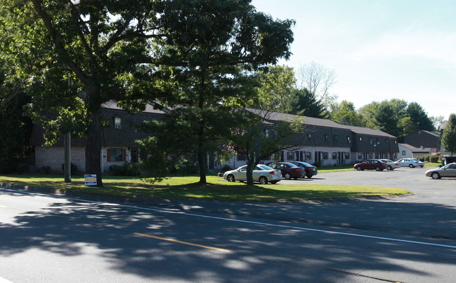 Valley Apartments in Easthampton, MA - Foto de edificio - Building Photo