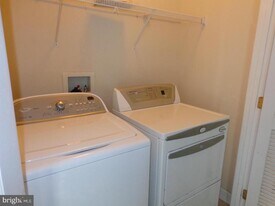 7678 Audubon Meadow Way in Alexandria, VA - Building Photo