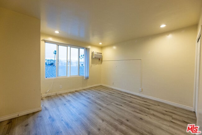 property at 947 Westmoreland Ave