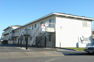 Park View Apartments in Salinas, CA - Building Photo - Building Photo