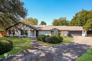 211 Martin Luther Cir in Duncanville, TX - Building Photo