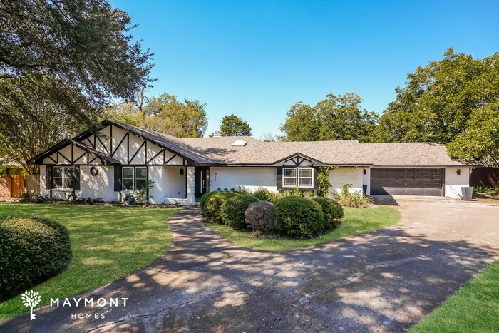 211 Martin Luther Cir in Duncanville, TX - Building Photo