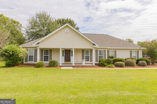 1802 N Leah Ln in Statesboro, GA - Building Photo