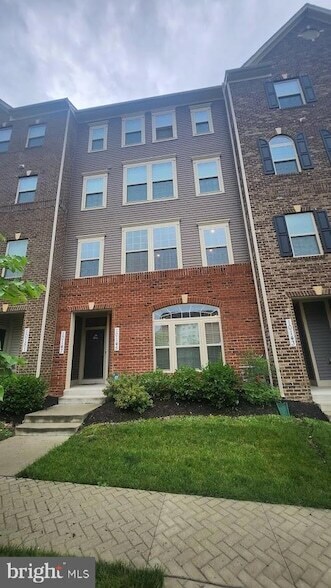10145 Dorsey Ln, Unit Garden District in Lanham, MD - Building Photo - Building Photo