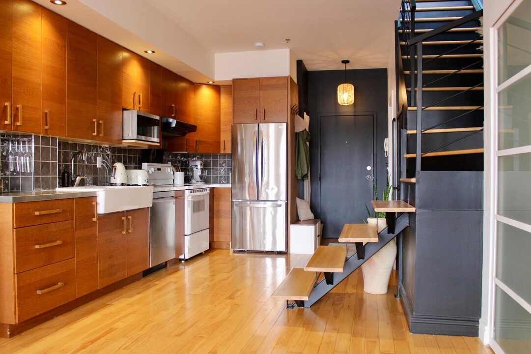 7380 Saint-Hubert Rue in Montréal, QC - Building Photo