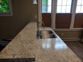 72 William St, Unit Apt B in Pittston, PA - Building Photo - Building Photo