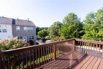 1035 Thornborough Dr in Alpharetta, GA - Building Photo - Building Photo