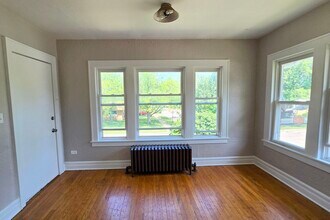 1002 Westmoreland Ave in Waukegan, IL - Building Photo - Building Photo