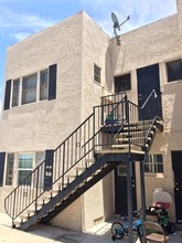 2721 S Denison Ave in San Pedro, CA - Foto de edificio - Building Photo