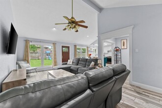 16906 Rolling Acres Dr in Humble, TX - Building Photo - Building Photo