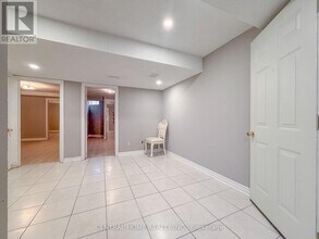 46 Clifton Ct in Markham, ON - Building Photo - Building Photo
