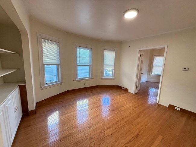 13 Waterhouse St, Unit 2