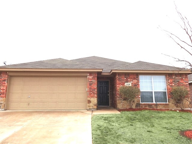 4148 Summersweet Ln in Crowley, TX - Foto de edificio