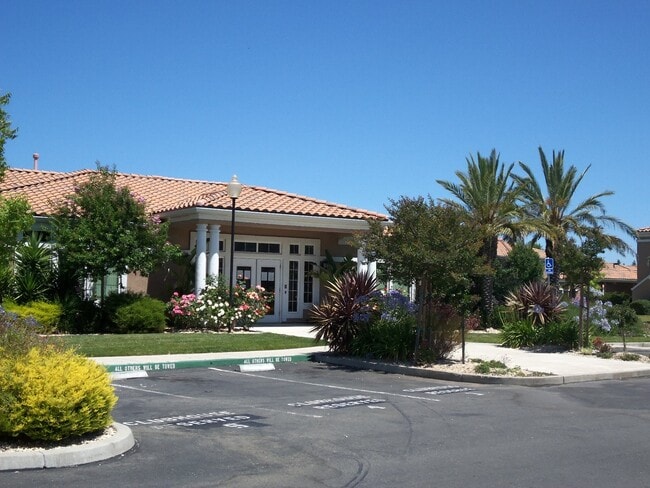 4200 E Commerce Way in Sacramento, CA - Building Photo - Building Photo
