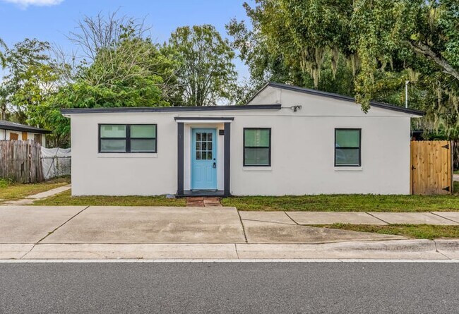 property at 1260 Seminola Blvd