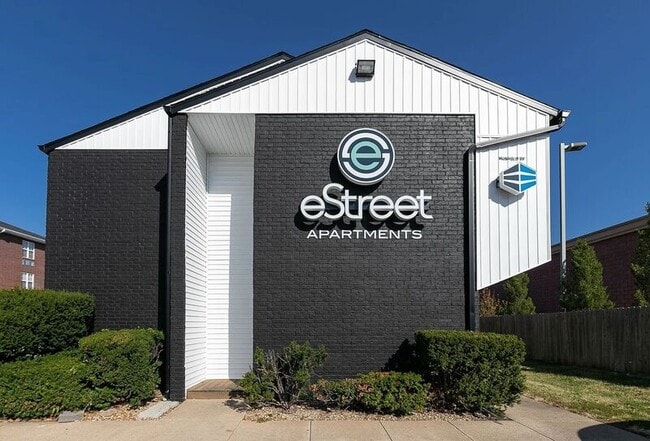 1147 E Elm St in Springfield, MO - Building Photo - Building Photo