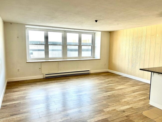 340 Main St in Melrose, MA - Foto de edificio - Building Photo