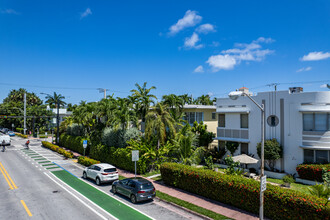 Henderson Apartments in Miami Beach, FL - Foto de edificio - Building Photo