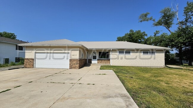 property at 1617 Center Point Rd NE