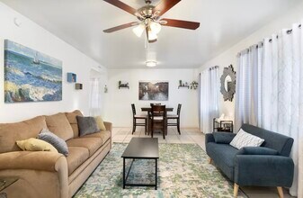 2340 W Mitchell Dr in Phoenix, AZ - Foto de edificio - Building Photo