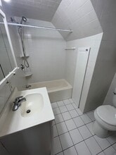 9 Locke St, Unit 1 in Cambridge, MA - Building Photo - Building Photo