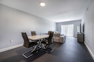 Manor Court Apartments in North Miami, FL - Building Photo - Building Photo