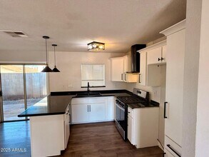 2002 E St Anne Ave in Phoenix, AZ - Building Photo - Building Photo