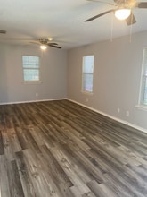 203 S Jefferson Ave in Cameron, TX - Building Photo - Building Photo