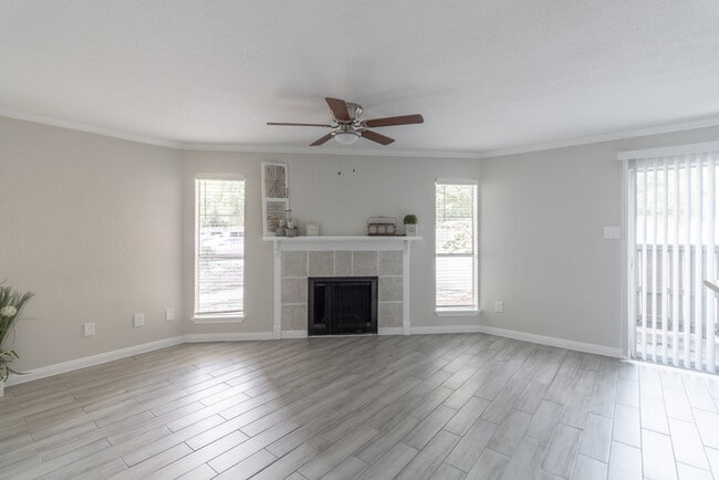 Crescent At Cityview in Houston, TX - Building Photo - Building Photo