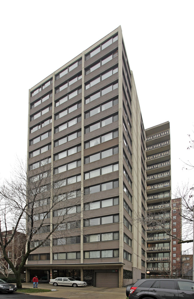 Brandon Shores Condominiums in Chicago, IL - Building Photo - Building Photo