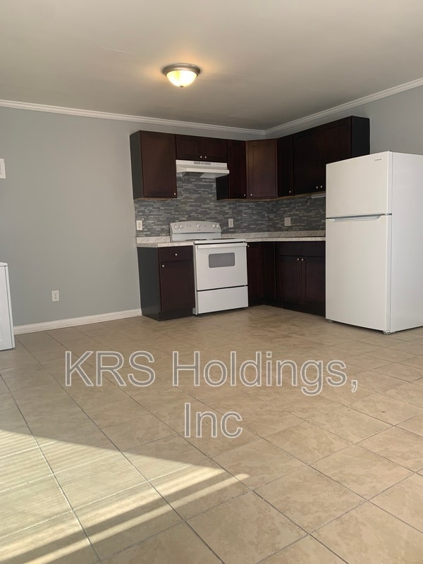 property at 2425 Alfalfa Ln