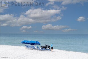 6361 Pelican Bay Blvd in Naples, FL - Building Photo