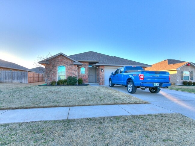 property at 1751 Huntington Ct