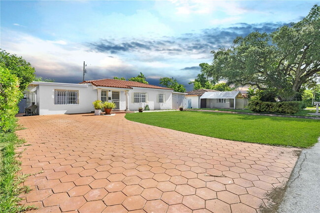 7435 SW 34th St in Miami, FL - Building Photo - Building Photo