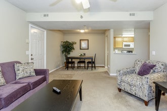 Highpointe Apartments in Lawrence, KS - Foto de edificio - Interior Photo