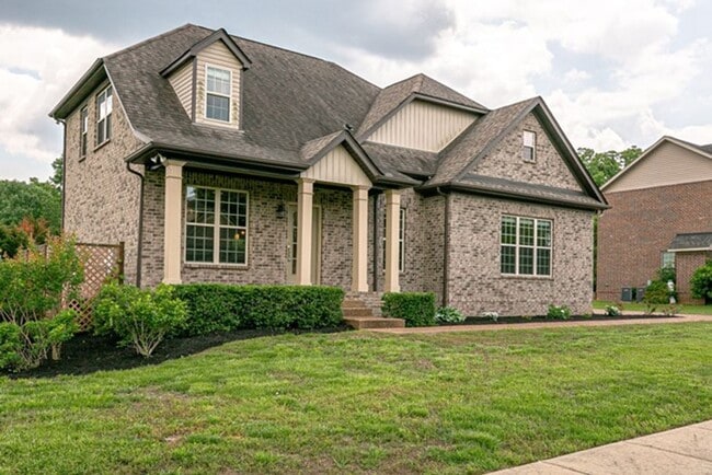 property at 2015 Audubon Ln