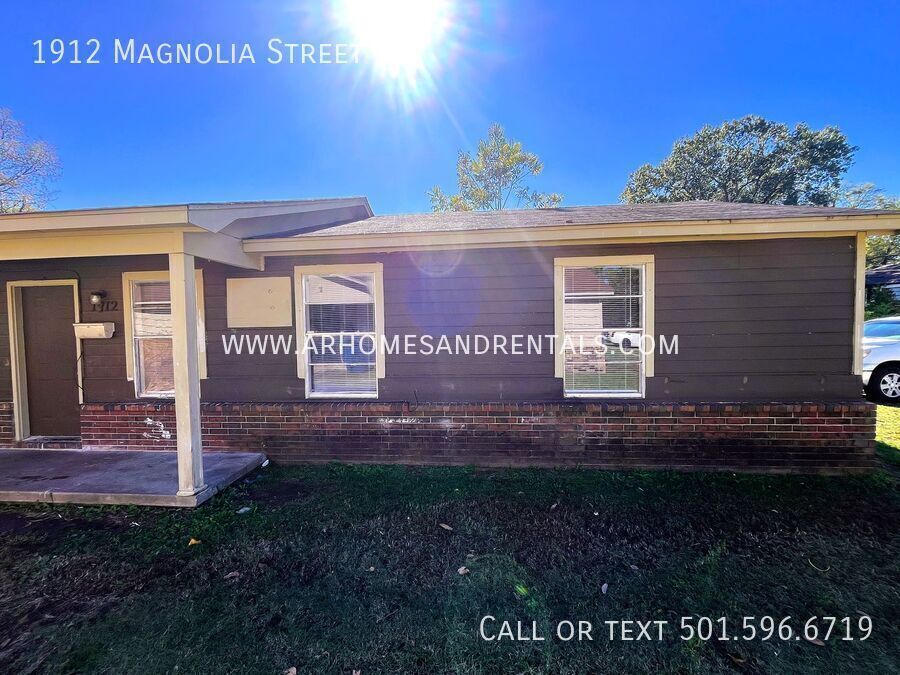 1912 N Magnolia St in North Little Rock, AR - Building Photo