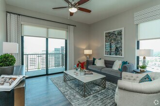 913 Piney Point Rd in Houston, TX - Building Photo - Building Photo