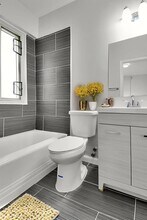 1727 Massachusetts Ave NW in Washington, DC - Foto de edificio - Building Photo