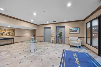 250 S Brentwood Blvd in Clayton, MO - Building Photo - Building Photo