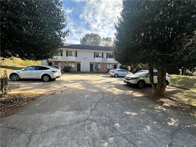 6320 Holcomb Way