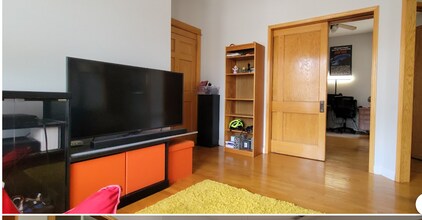 2700 W Chicago Ave, Unit 2R in Chicago, IL - Building Photo - Building Photo