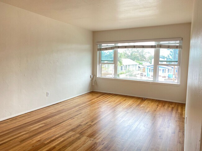 property at 1084 1/2 Lincoln Ave
